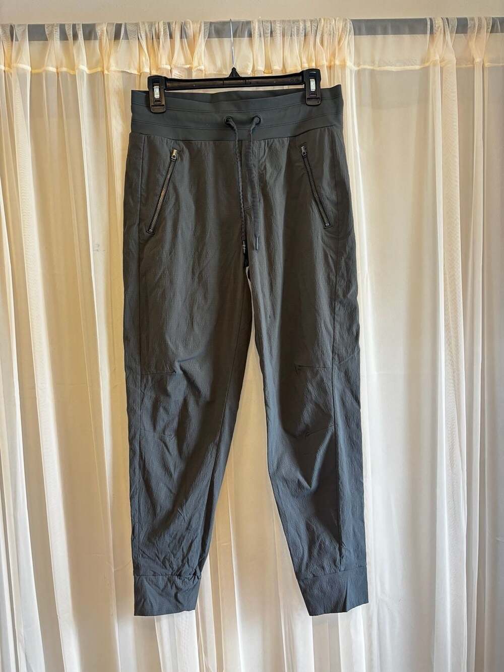 Athleta Trekkie North Jogger Pants in Mountain Olive - Size 4